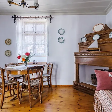 House Vasaki * Skopelos Town